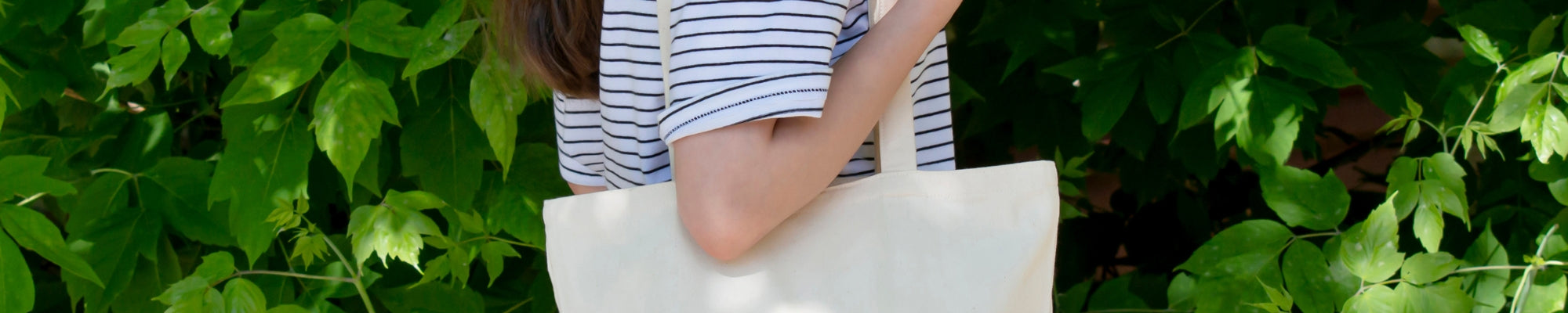 Woman carrying a cottoon canvas reusable tote bag