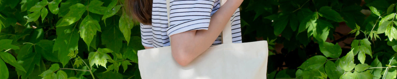 Woman carrying a cottoon canvas reusable tote bag